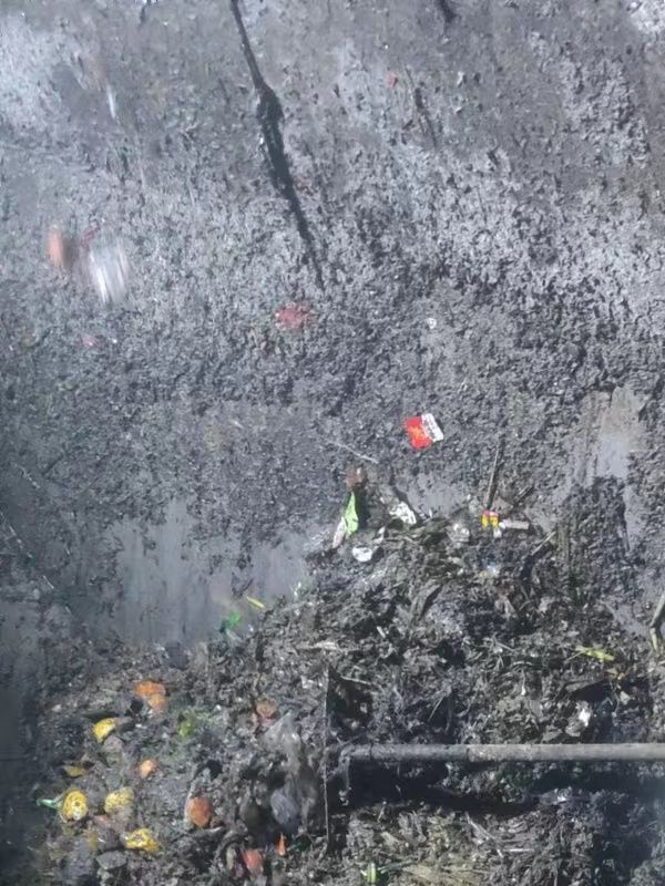 鸠江污水池清理